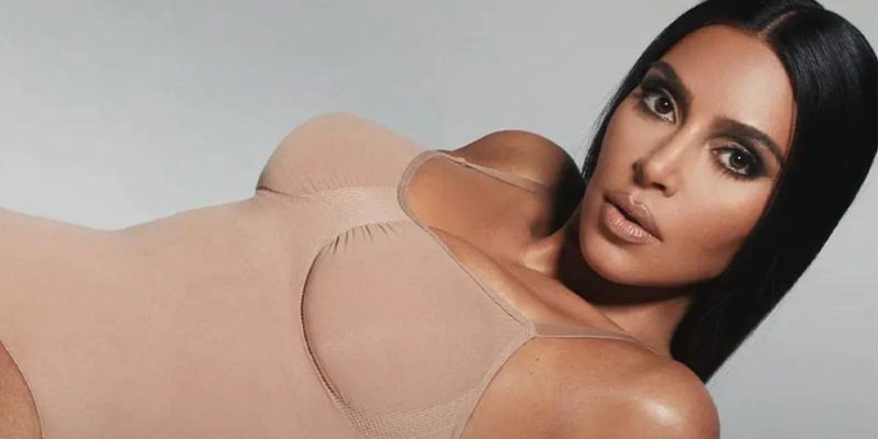 Kim Kardashian, inzwischen 42 Jahre alt, hat in einem ihrer jüngsten Instagram-Posts für ihre SKIMS Shapewear-Linie geworben. 