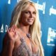 Britney Spears schaltet die Kamera aus und beschmiert sich selbst mit Kuchen, nachdem sie zu Instagram