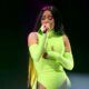 Cardi B beeindruckt in einem sexy grünen Badeanzug auf Jamaika mit Offset