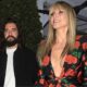 Heidi Klum glänzt im tiefroten Catsuit und hält Händchen mit Tom Kaulitz