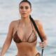 Kim Kardashian trägt einen sexy Tanga-Bikini für ihren neuen Belfie