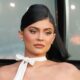 Kylie Jenner zeigt sich in einem Latex-Bikini,